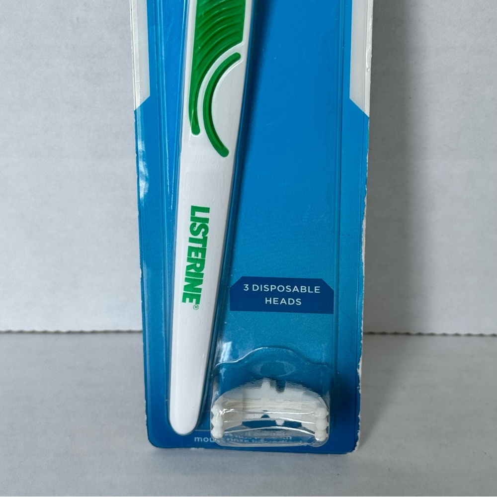 New Listerine Ultraclean Access Flosser Starter Pack with 3 Disposable Heads - Picture 2 of 6